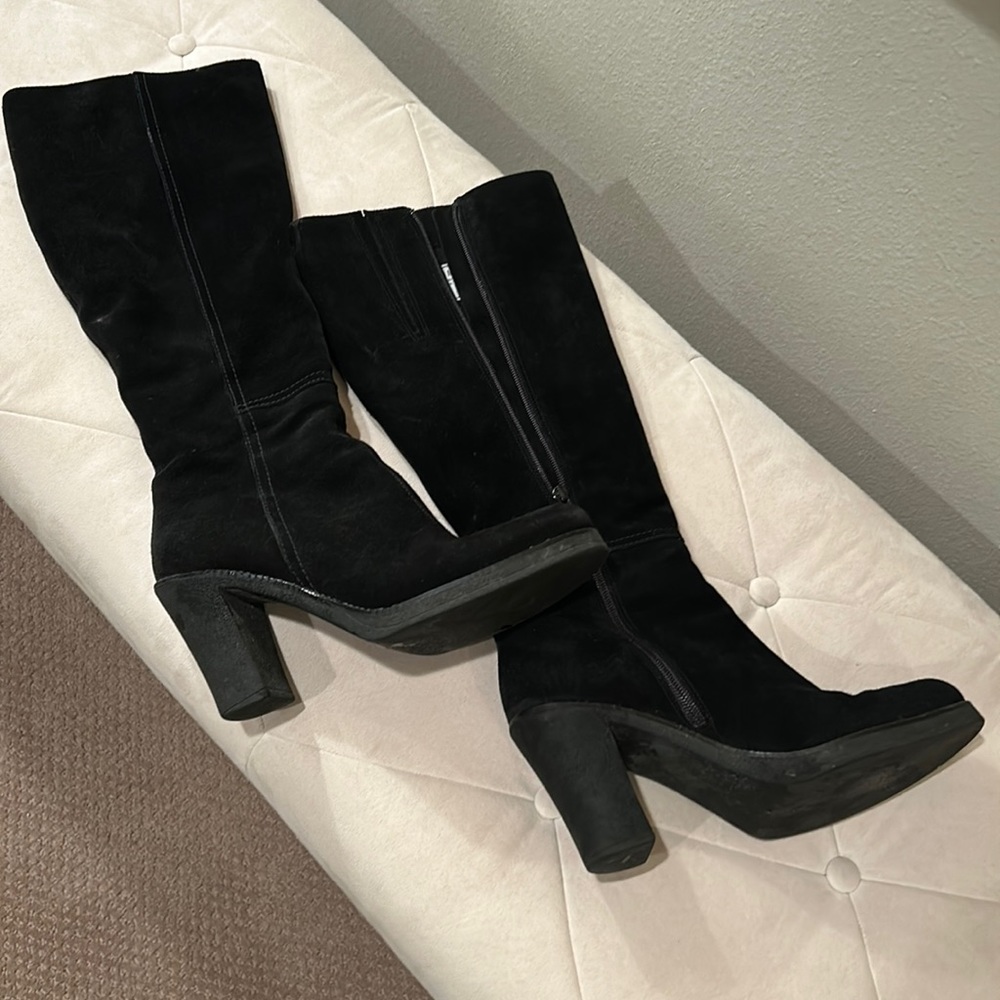 La Canadienne suede boots!